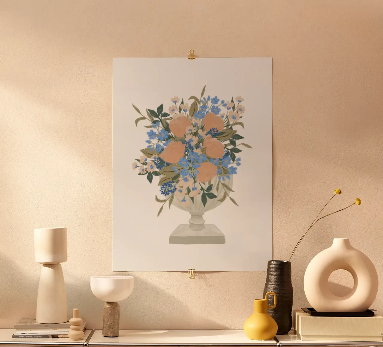 Lussureggiante bouquet di fiori in un vaso a calice carta hahnemühle da herzundpapier