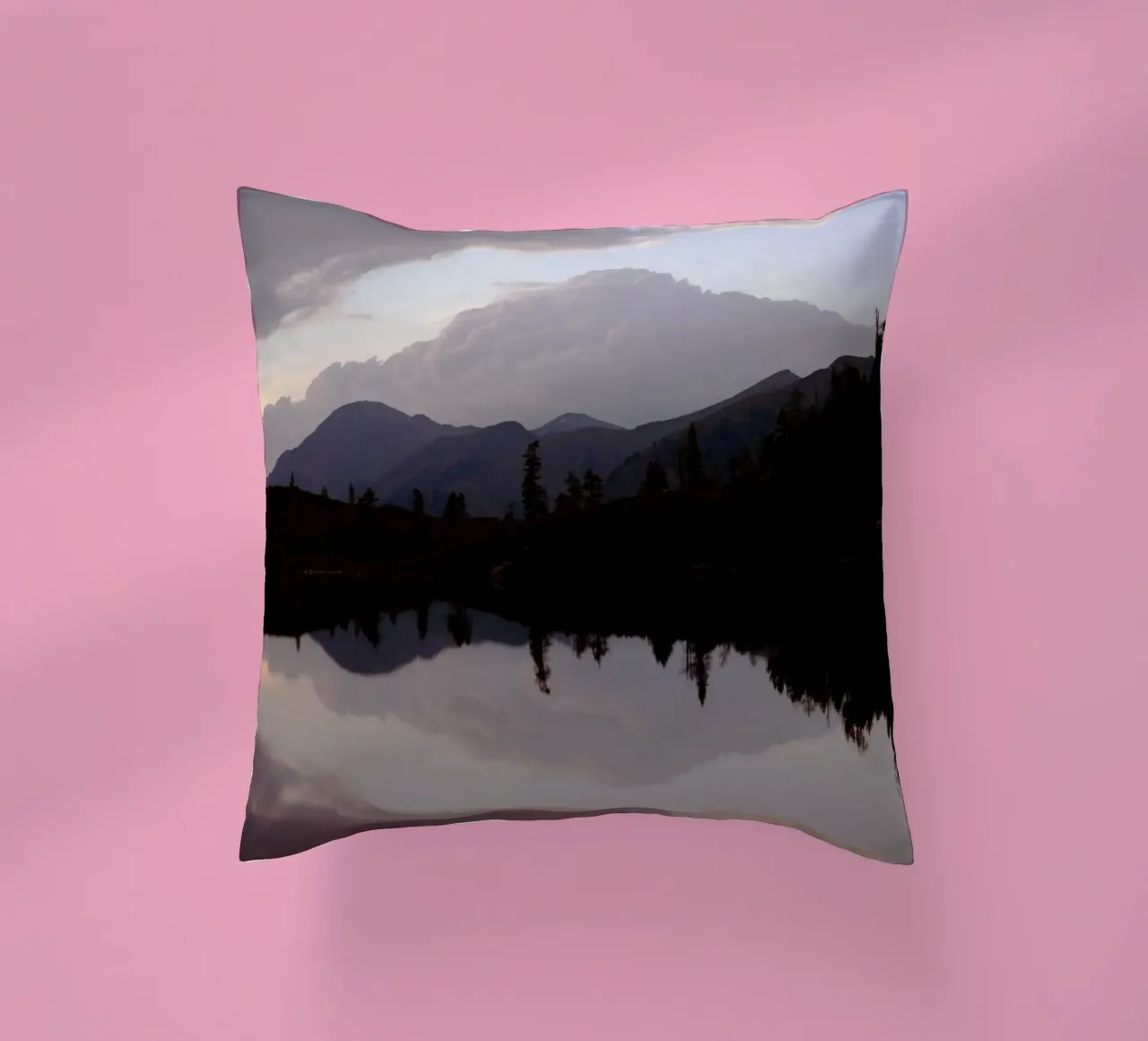 Riflessione sul Reedsee a Bad Gastein (Austria) cuscino da atmospheric pictures