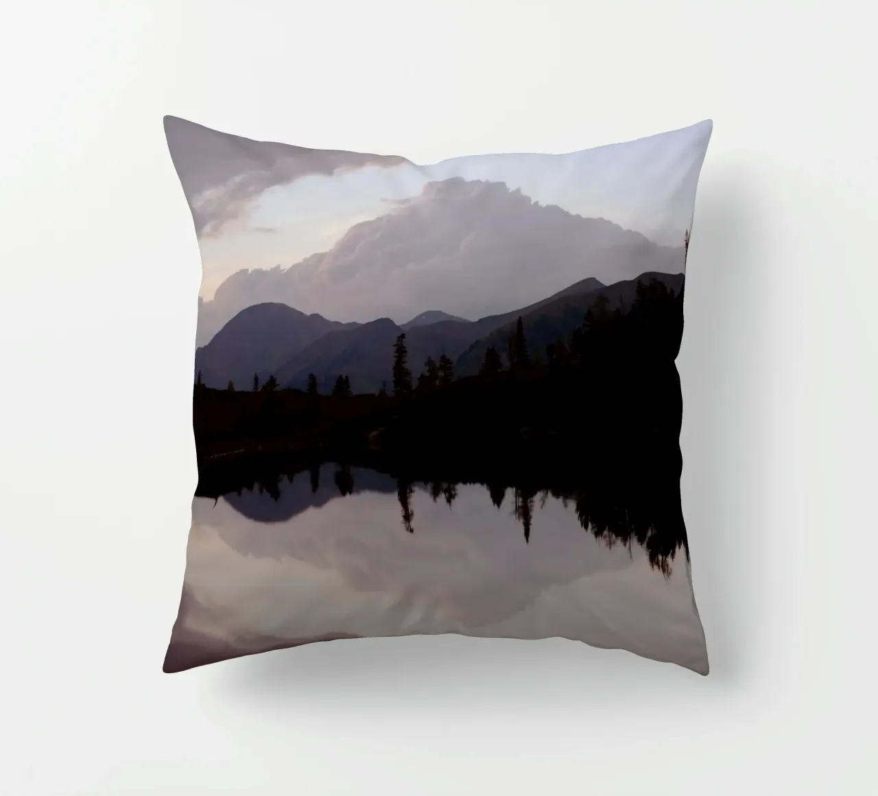 Riflessione sul Reedsee a Bad Gastein (Austria) cuscino da atmospheric pictures