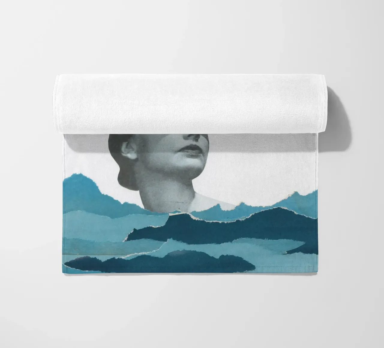 Strahlen fangen Strandtuch von Cassia Beck Collage