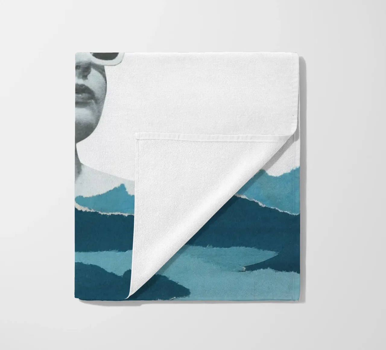 Strahlen fangen Strandtuch von Cassia Beck Collage