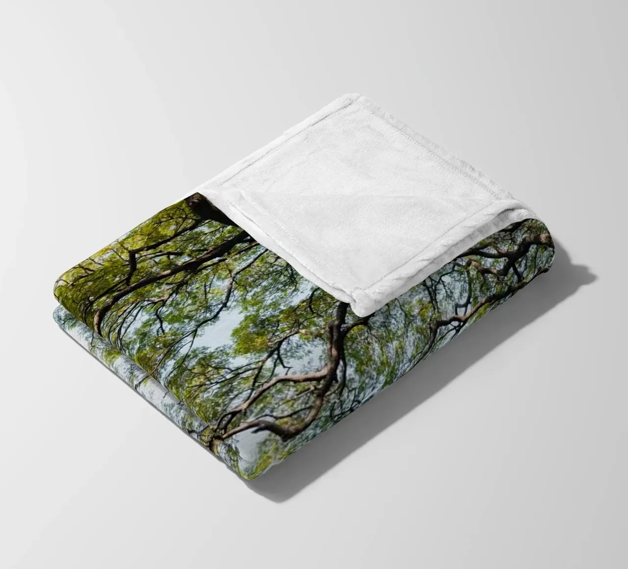 Trees in a forest in Sri Lanka Fleecedecke von photolovers