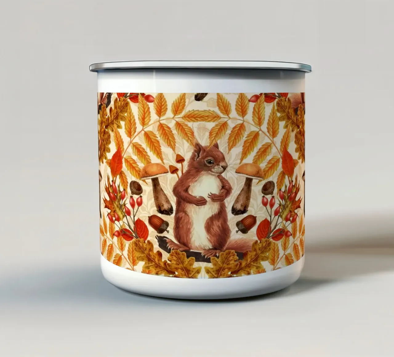 Scoiattolo autunnale su bianco sporco tazza in smalto da Painted Nature