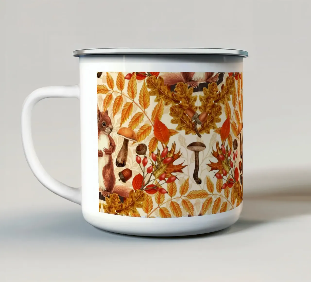 Scoiattolo autunnale su bianco sporco tazza in smalto da Painted Nature