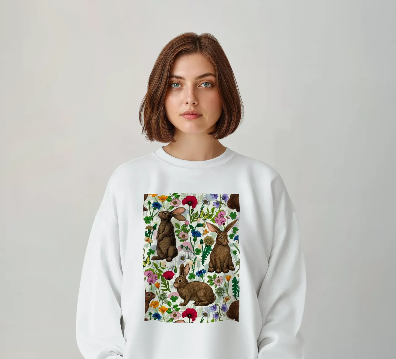 Conigli e fiori selvatici felpa da Painted Nature