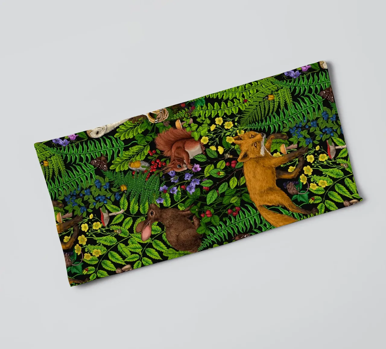 Vita nella foresta asciugamano da bagno da Painted Nature