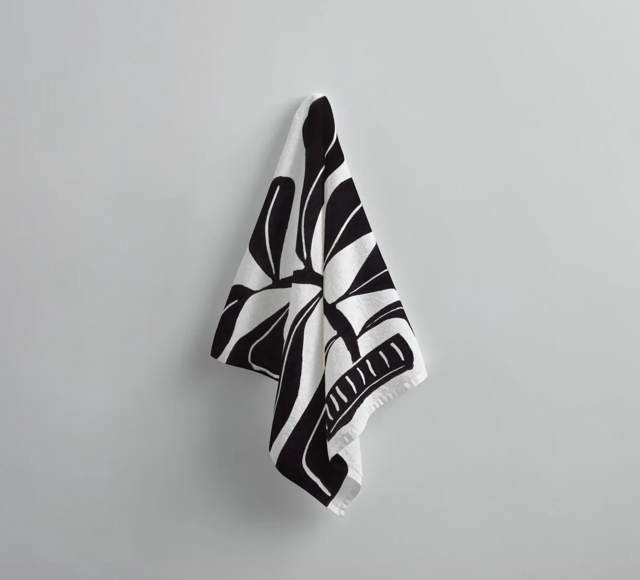 Alisa Galitsyna - Linocut Houseplant asciugamano da bagno da The Artcircle