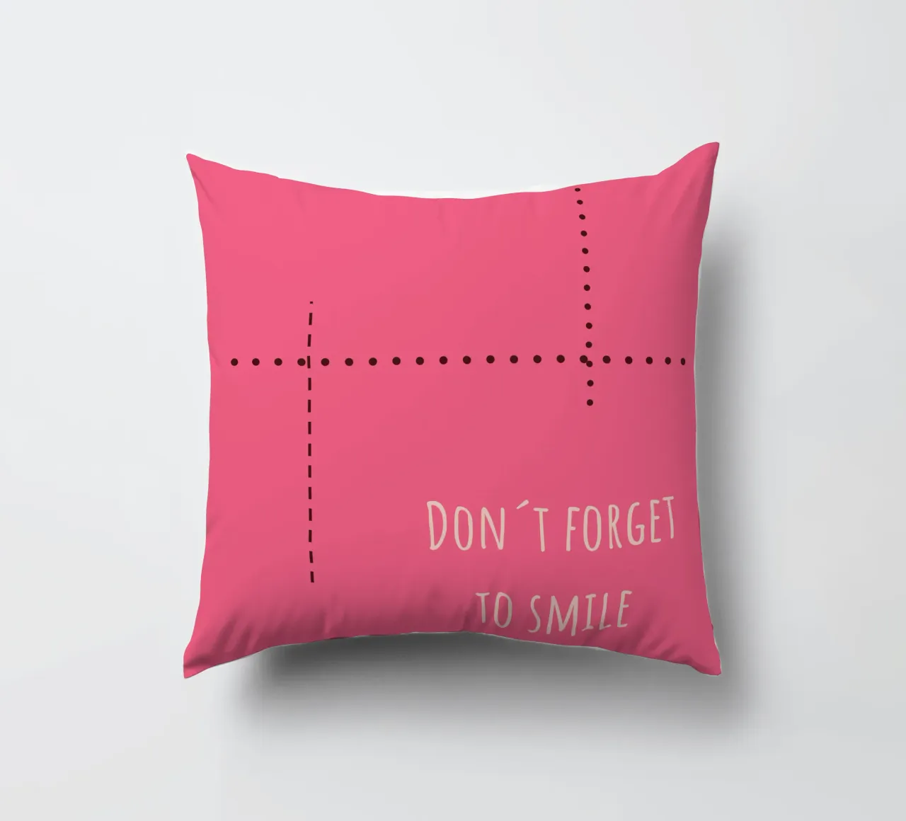 Sfondo rosa con la scritta Non dimenticare di sorridere cuscino da Something for you