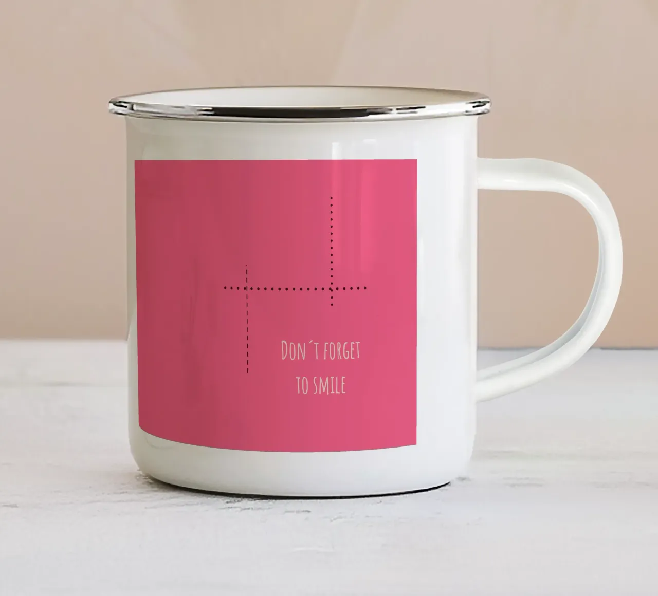 Sfondo rosa con la scritta Non dimenticare di sorridere tazza in smalto da Something for you