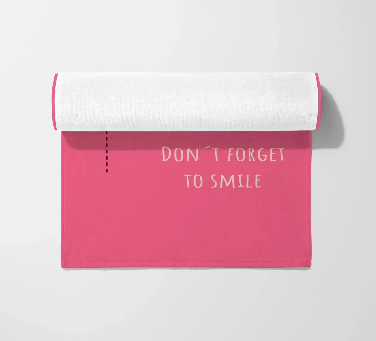 Sfondo rosa con la scritta Non dimenticare di sorridere telo mare da Something for you