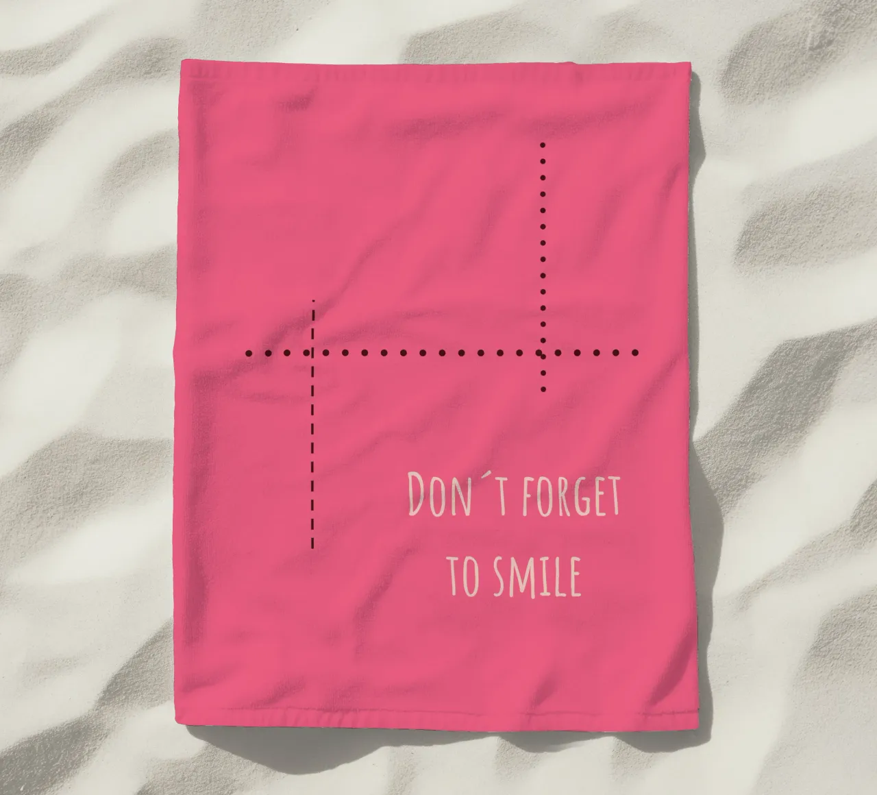 Sfondo rosa con la scritta Non dimenticare di sorridere telo mare da Something for you
