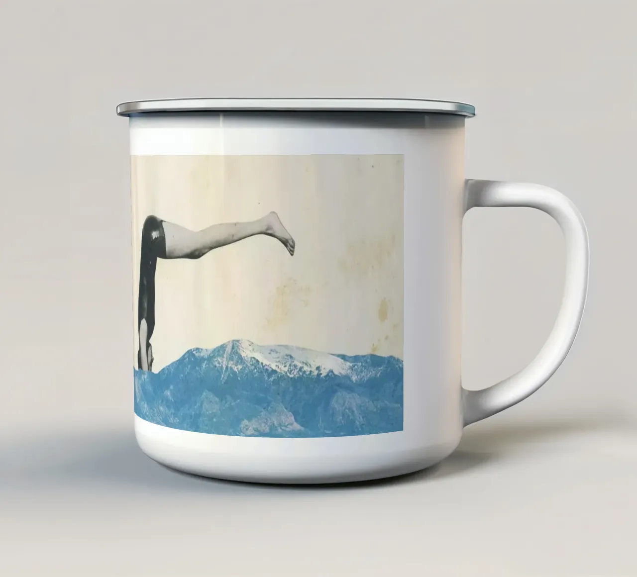 Tuffo tazza in smalto da Cassia Beck Collage