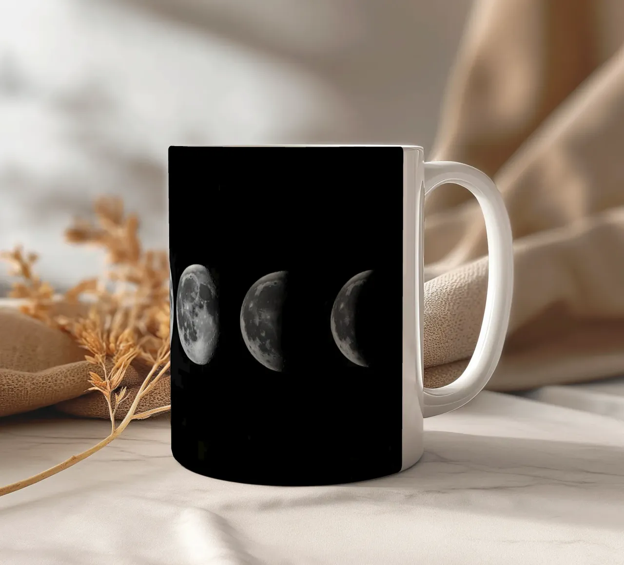 Fasi lunari in bianco e nero - Ciclo lunare tazza in ceramica da Plain Thoughts