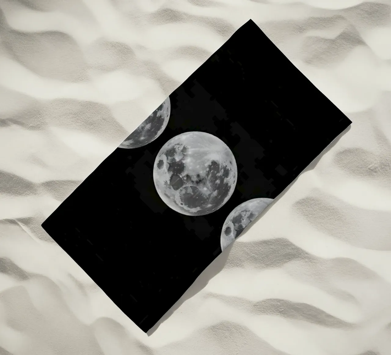 Fasi lunari in bianco e nero - Ciclo lunare telo mare da Plain Thoughts