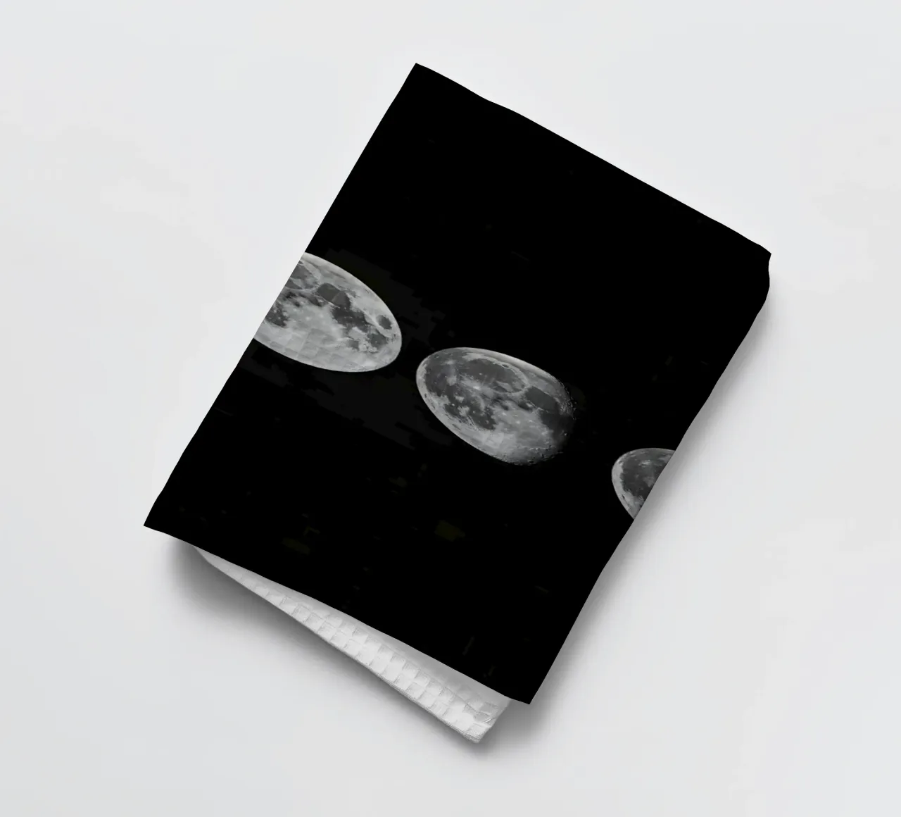 Fasi lunari in bianco e nero - Ciclo lunare canovaccio da cucina da Plain Thoughts