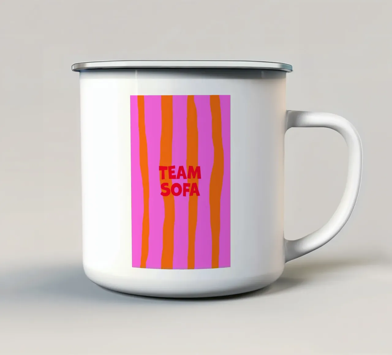 TEAM SOFA (4 Farbvarianten) emaille mok van FRICKE DESIGN