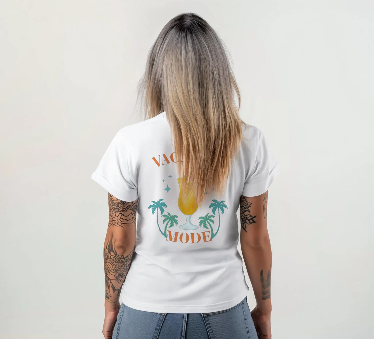 Humor navideño con un cóctel rico en vitaminas camiseta de CalliLetters