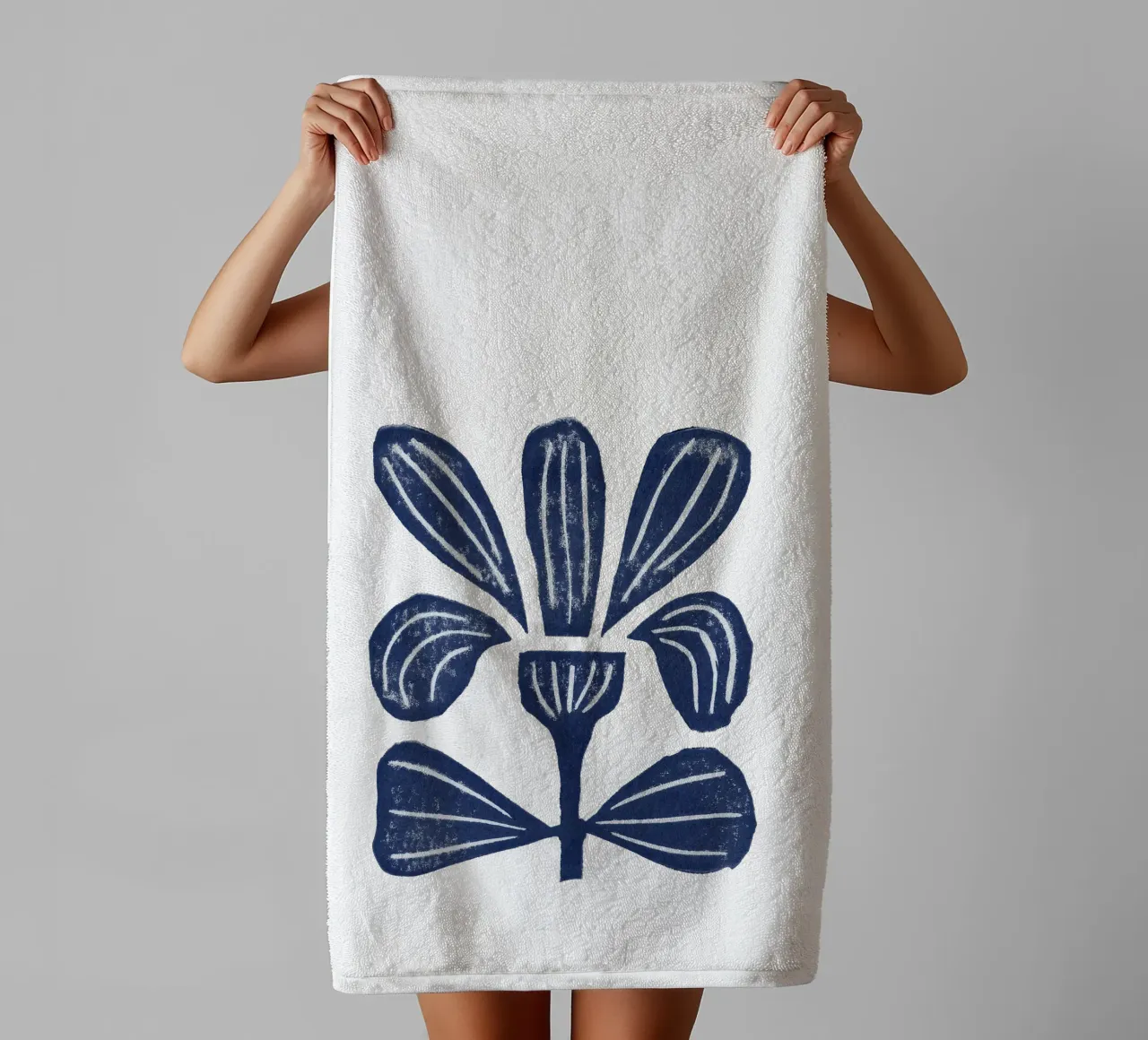 Alisa Galitsyna - Native Flower asciugamano da bagno da The Artcircle