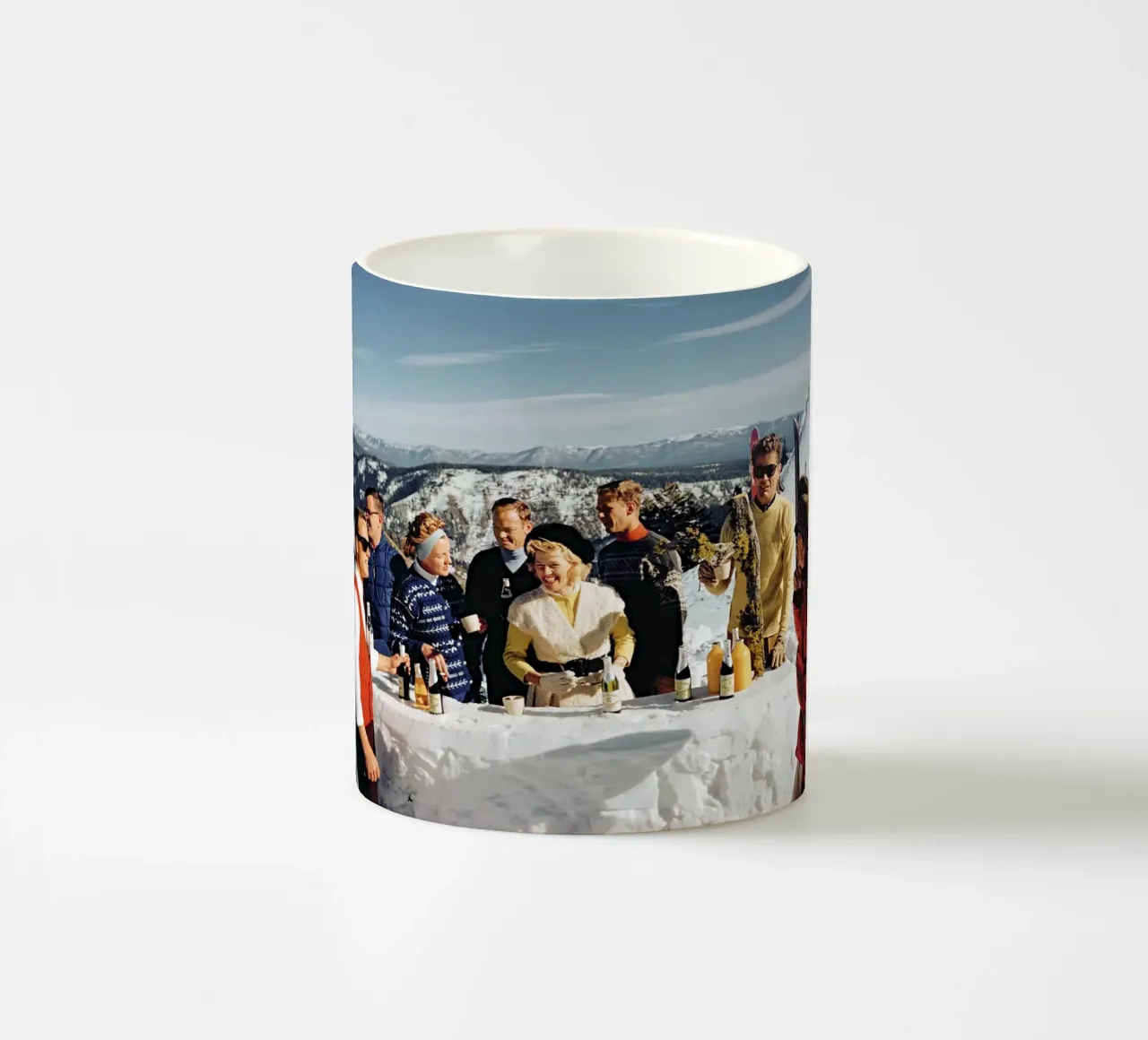 Party at The Top of The Mountain 1964 Slim Aarons Poster tazza in ceramica da GEOLOG