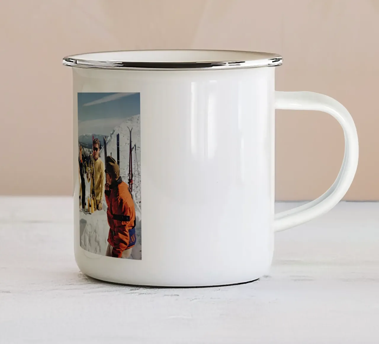 Party at The Top of The Mountain 1964 Slim Aarons Poster tazza in smalto da GEOLOG