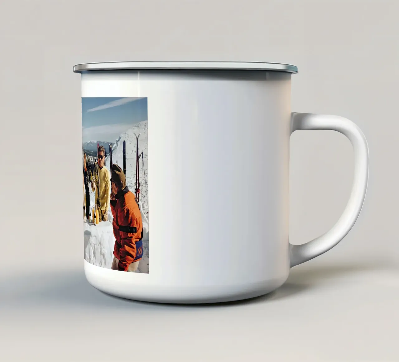 Party at The Top of The Mountain 1964 Slim Aarons Poster tazza in smalto da GEOLOG