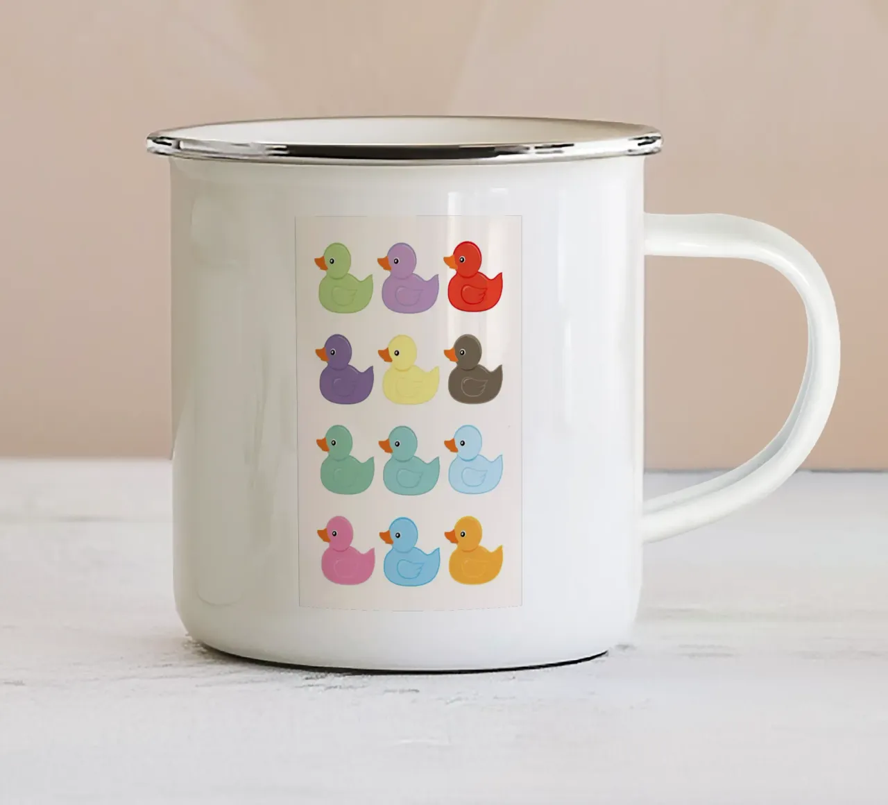 Motivo di anatre di gomma colorate tazza in smalto da bazi