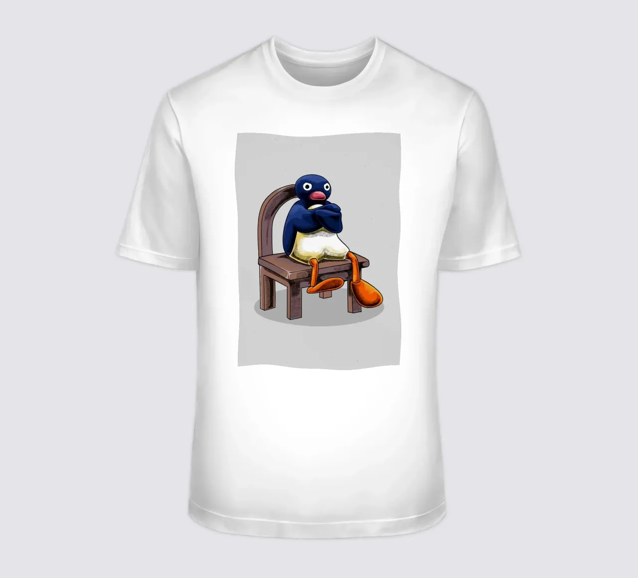 Pingu seduto sulla sedia t-shirt da bazi