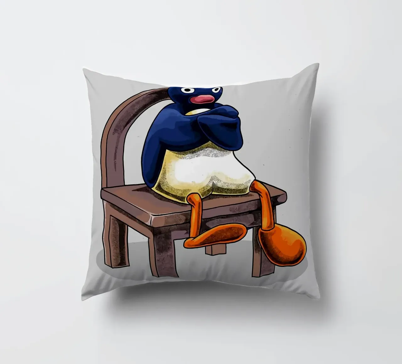 Pingu seduto sulla sedia cuscino da bazi