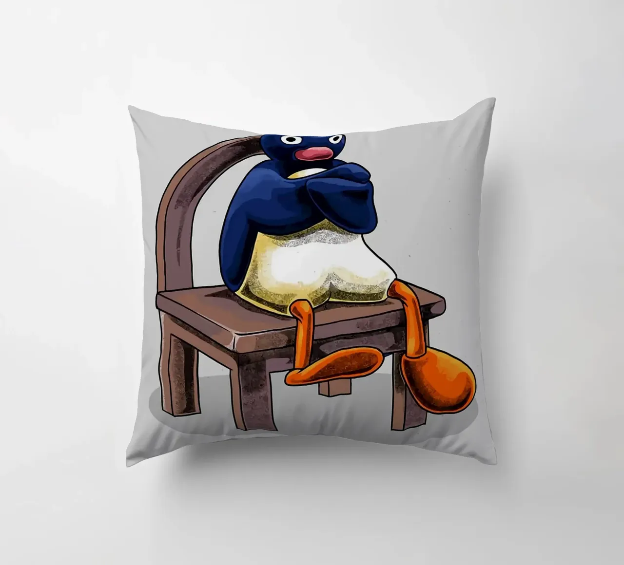Pingu seduto sulla sedia cuscino da bazi