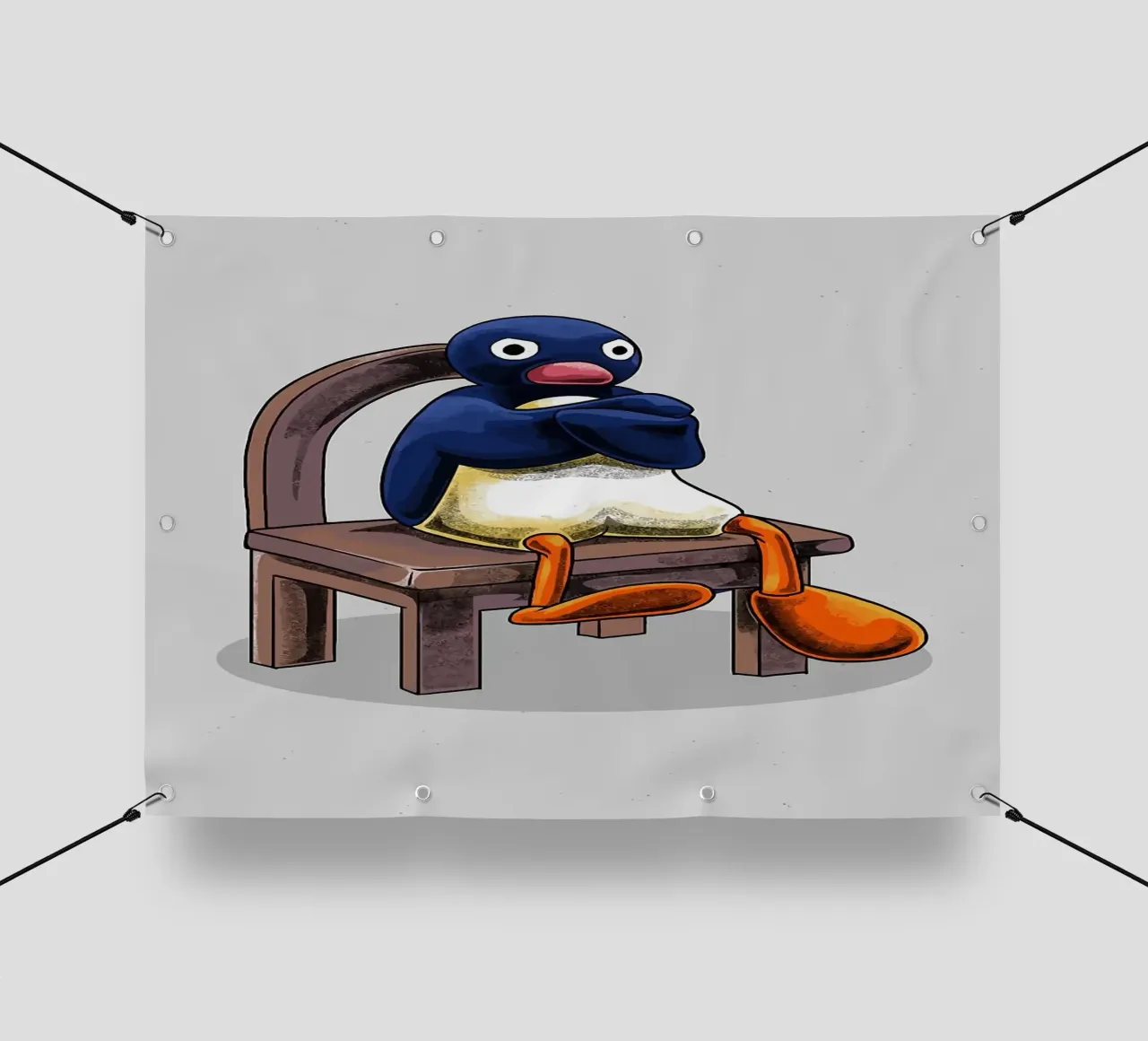 Pingu seduto sulla sedia telo in pvc da bazi