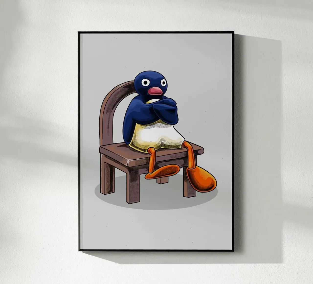 Pingu seduto sulla sedia plexiglass da bazi