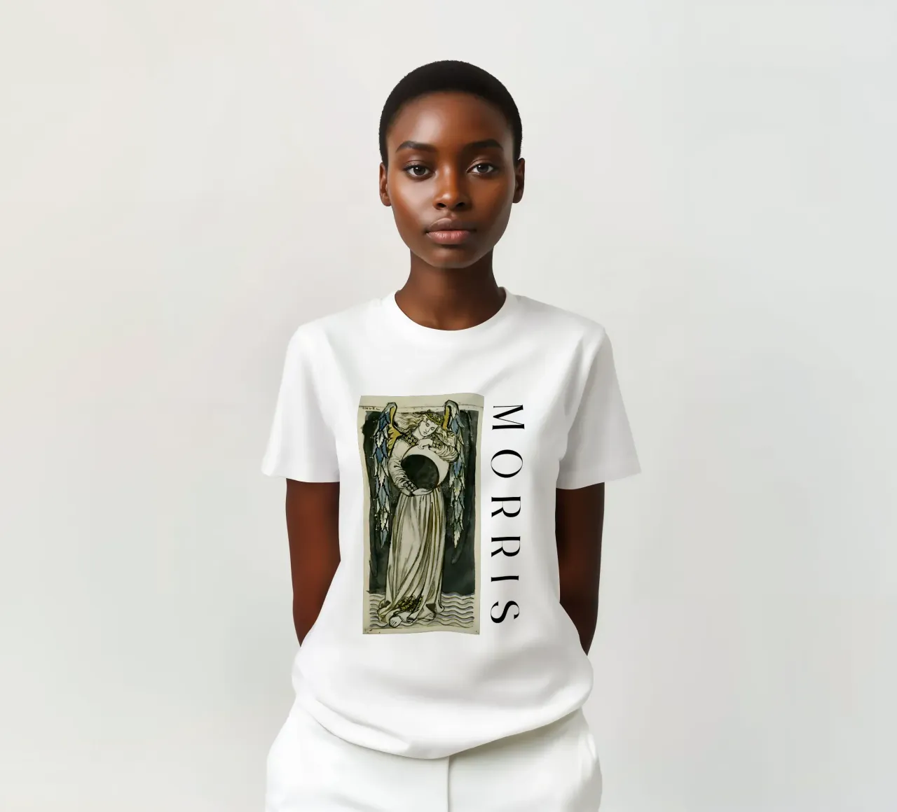 Angelo notturno con in mano una luna calante t-shirt da arleneturnershop