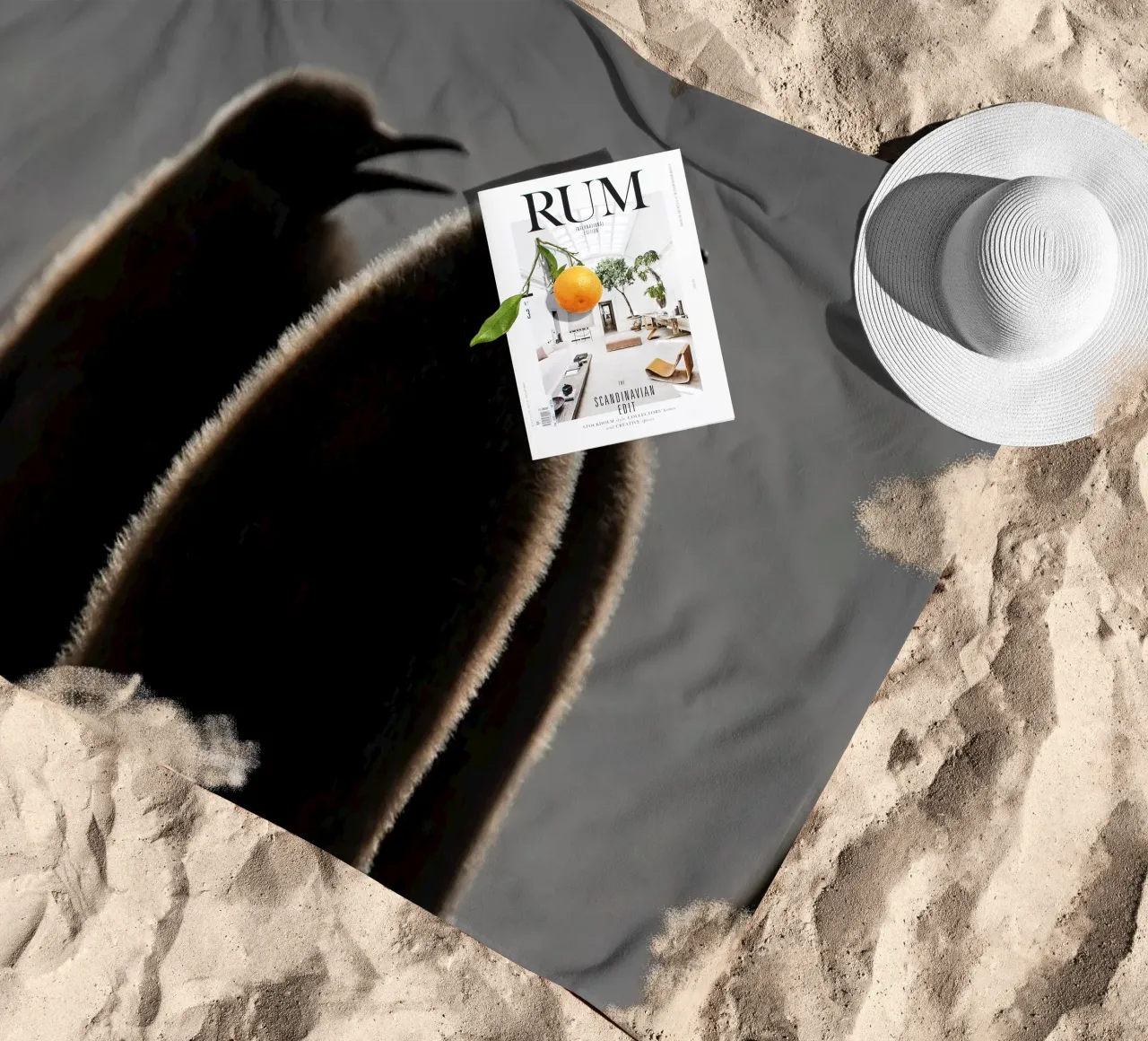 Soffici cuccioli di pinguino reale sulla spiaggia telo mare da DiveDuke