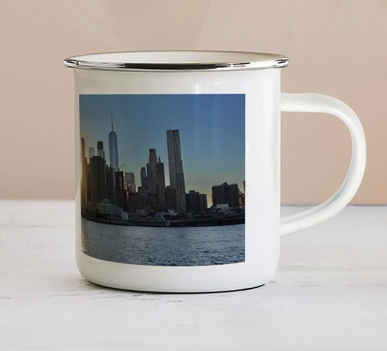 Lo skyline di New York al tramonto tazza in smalto da DiveDuke