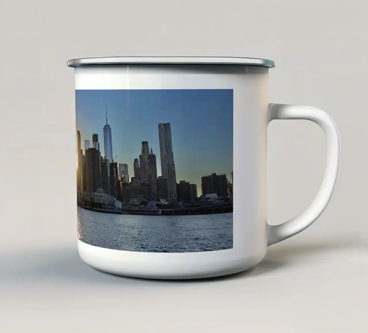 Lo skyline di New York al tramonto tazza in smalto da DiveDuke