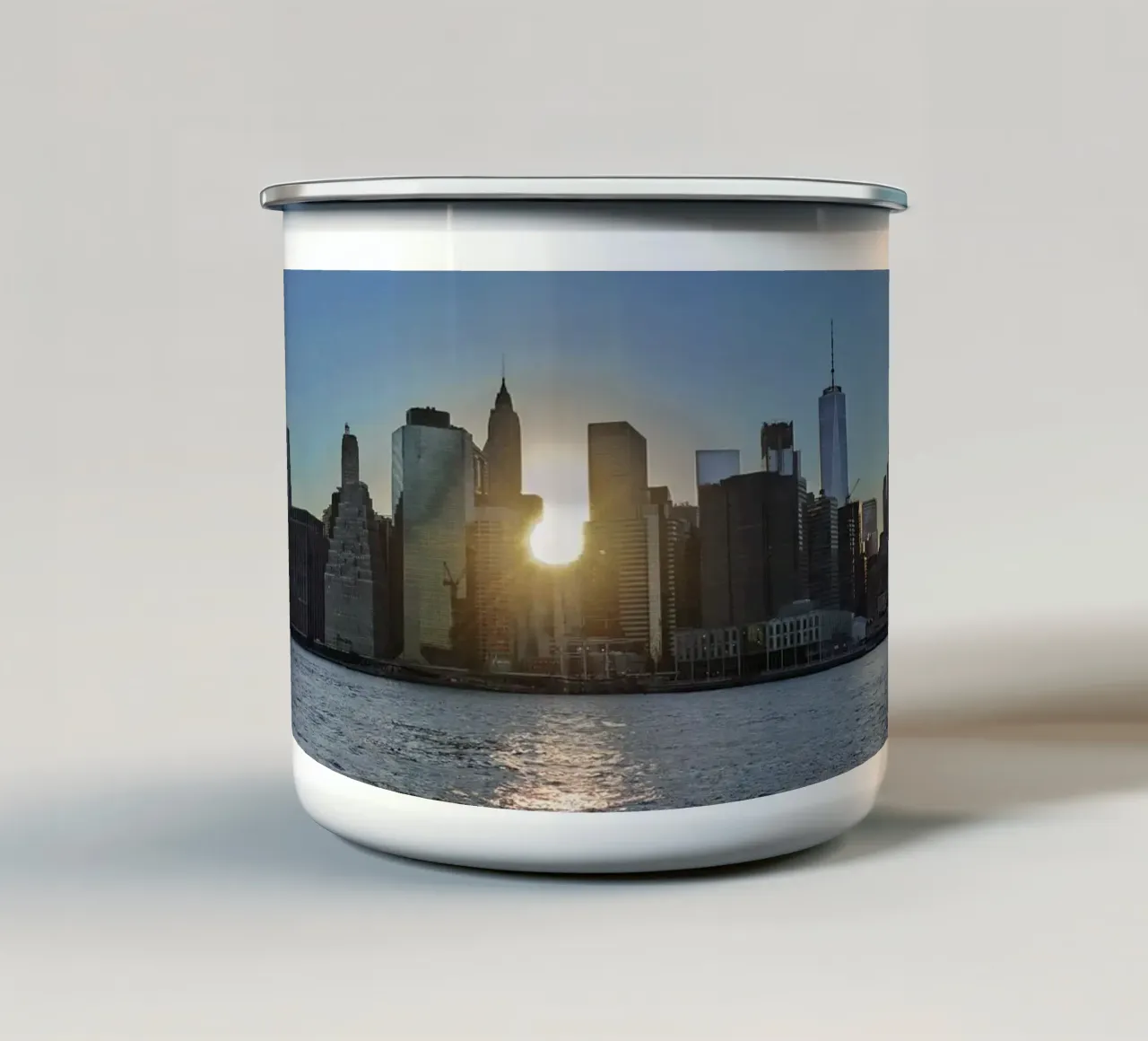 Lo skyline di New York al tramonto tazza in smalto da DiveDuke