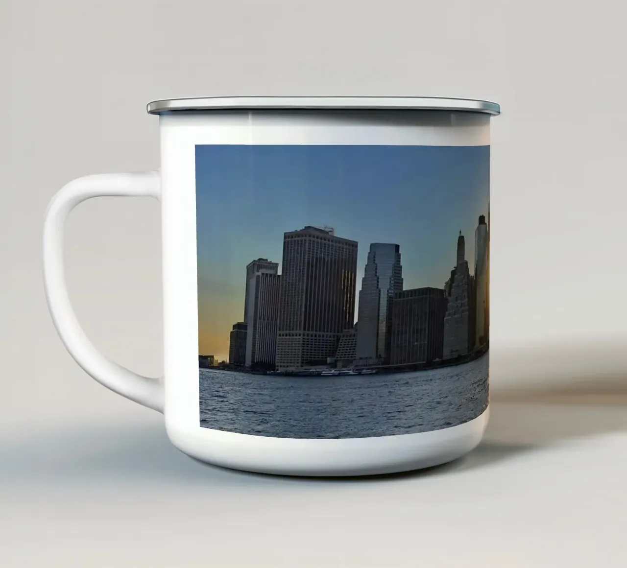 Lo skyline di New York al tramonto tazza in smalto da DiveDuke