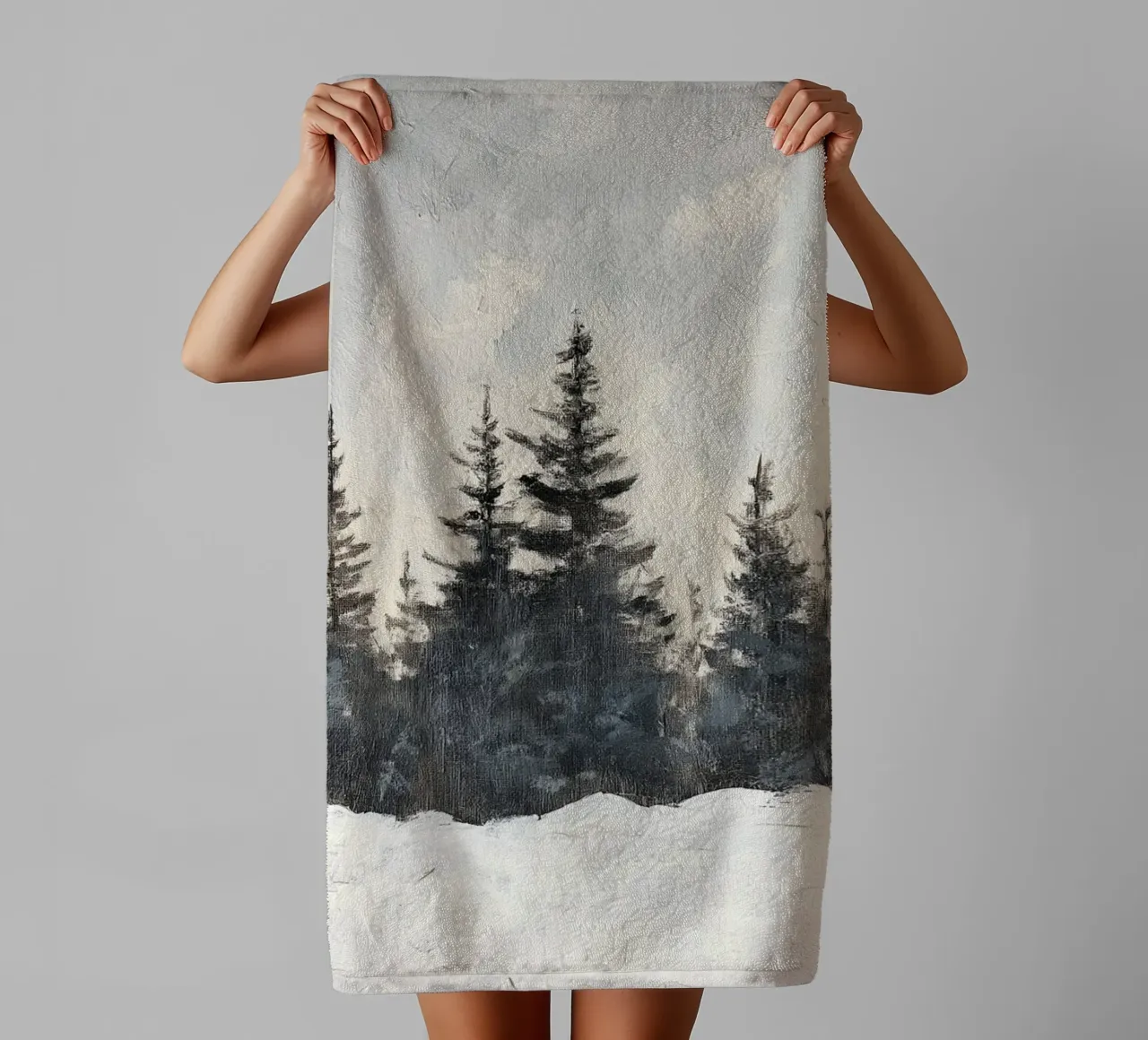 Silenzio invernale nella foresta di abeti rossi - pace nella luce della neve asciugamano da bagno da Cozy Vibes
