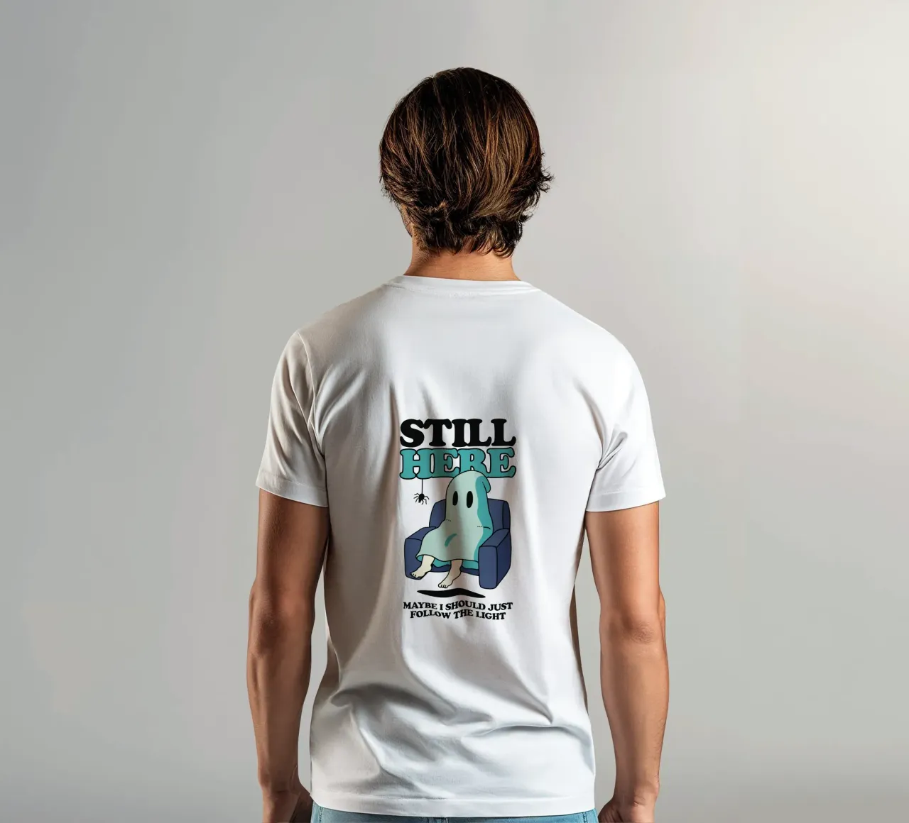 Un fantasma sul divano t-shirt da TeeLab