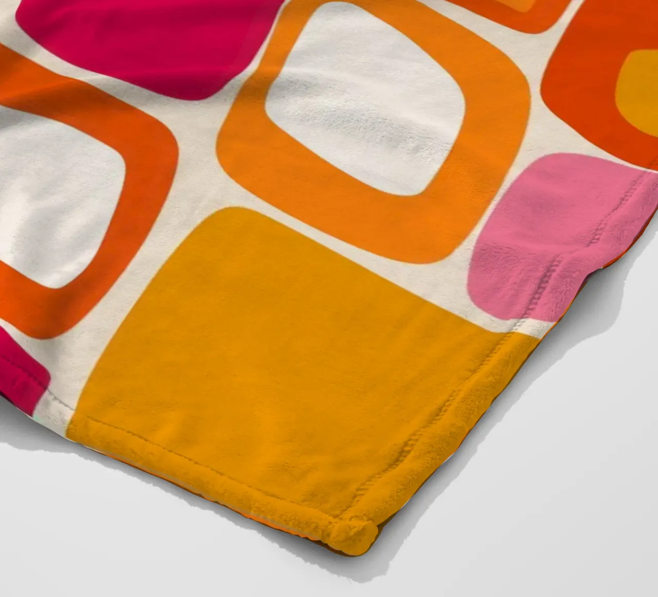 Design anni '70 reinterpretato senza tempo coperta in pile da Autofocus