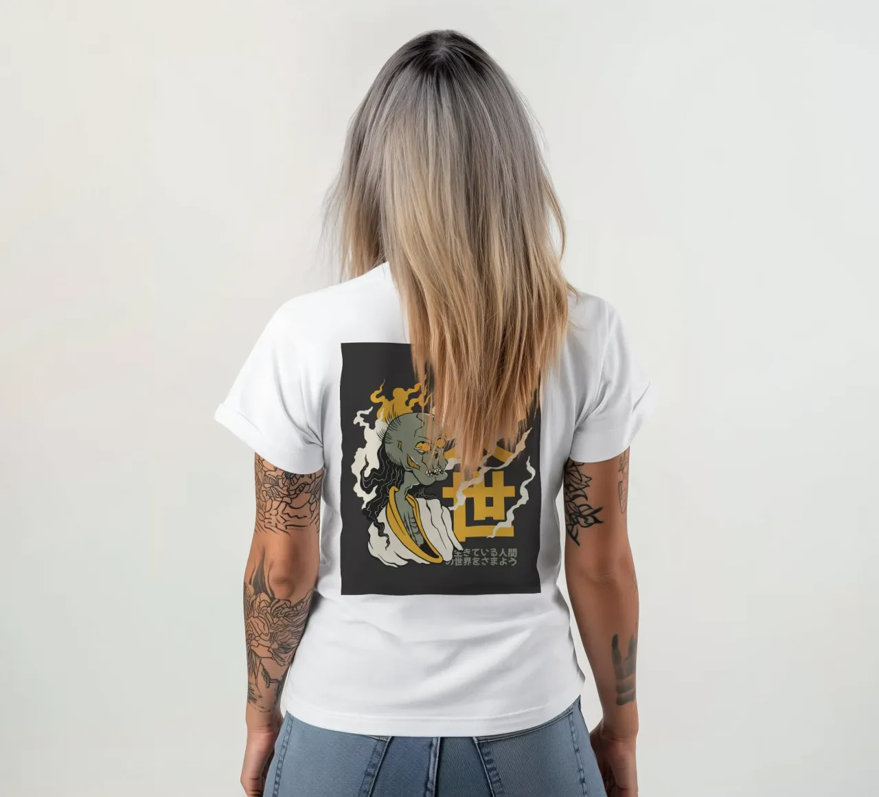 Scheletro in fiamme e simbolo giallo t-shirt da TeeLab