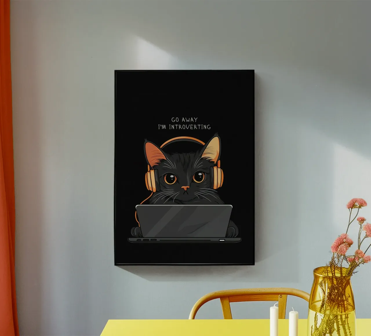 Gato introvertido con portátil metacrilato de kakaka