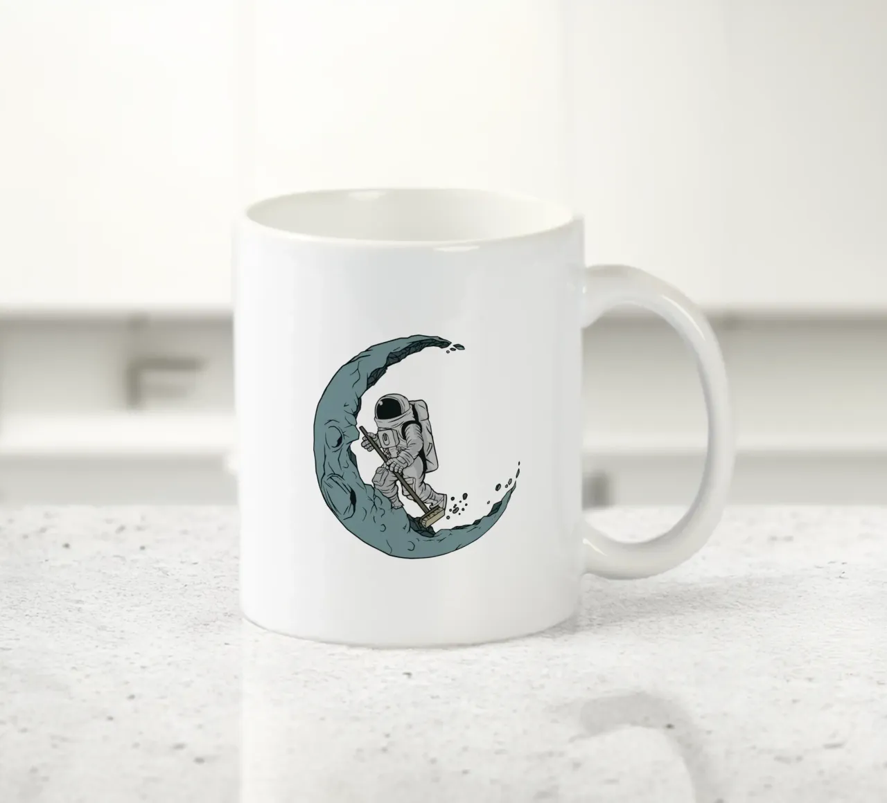 Astronauta che pulisce la luna tazza in ceramica da TeeLab