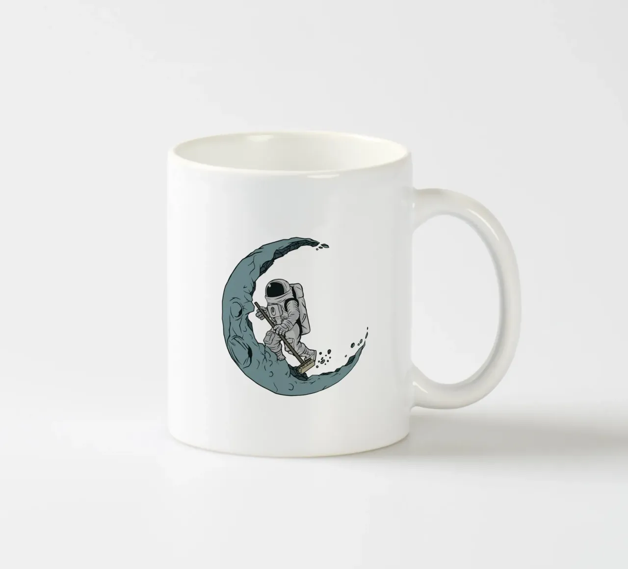 Astronauta che pulisce la luna tazza in ceramica da TeeLab