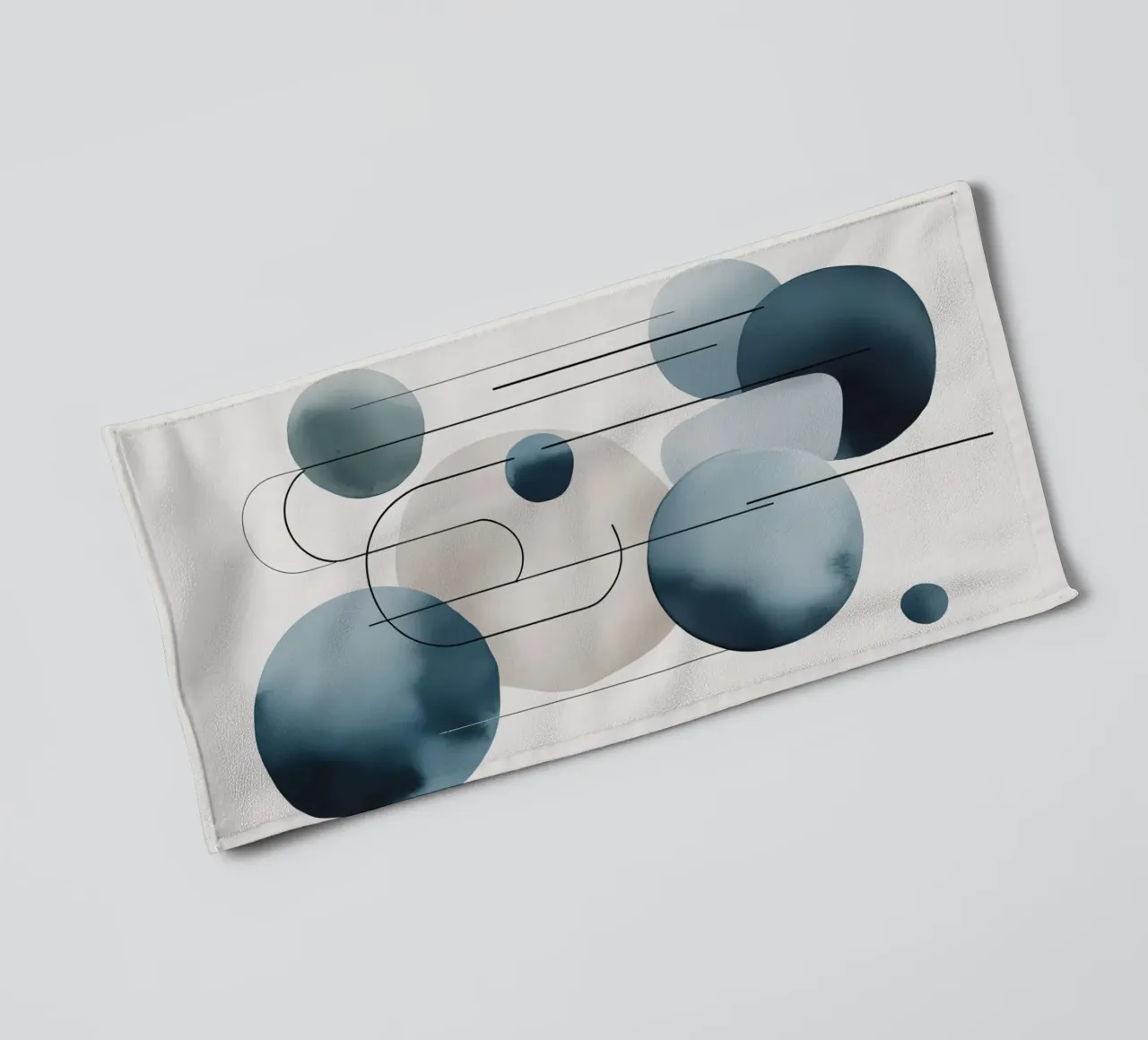 Composizione astratta di cerchi e archi asciugamano da bagno da DesignDoodle