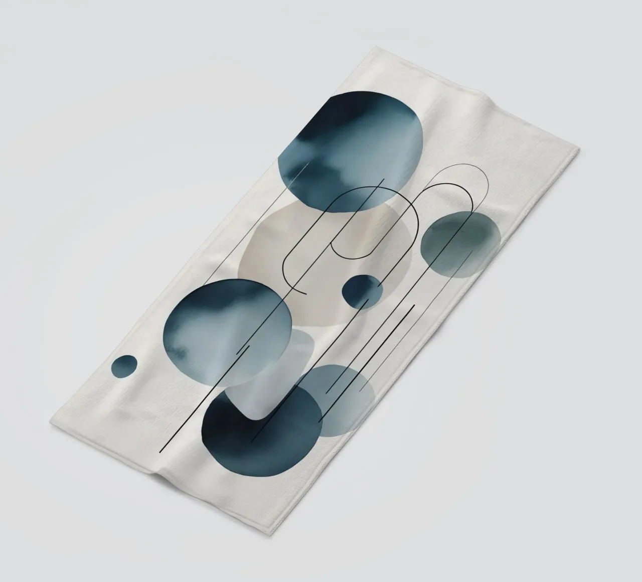 Abstracte cirkels en bogen compositie strandhanddoek van DesignDoodle