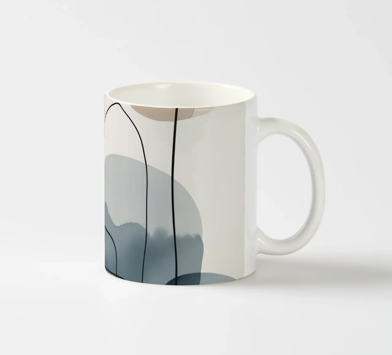 Forme organiche astratte con linee nere tazza in ceramica da DesignDoodle