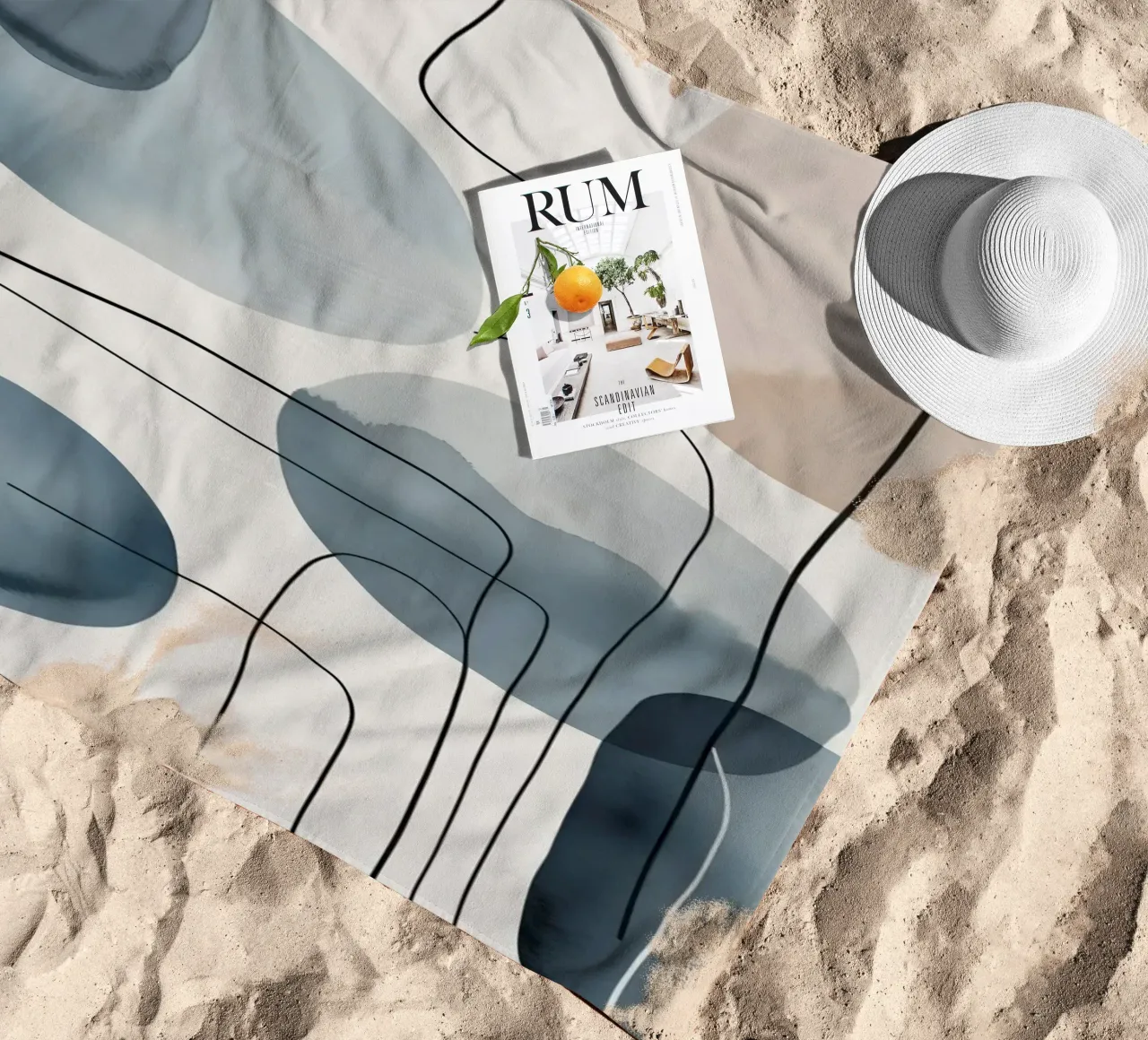 Forme organiche astratte con linee nere telo mare da DesignDoodle