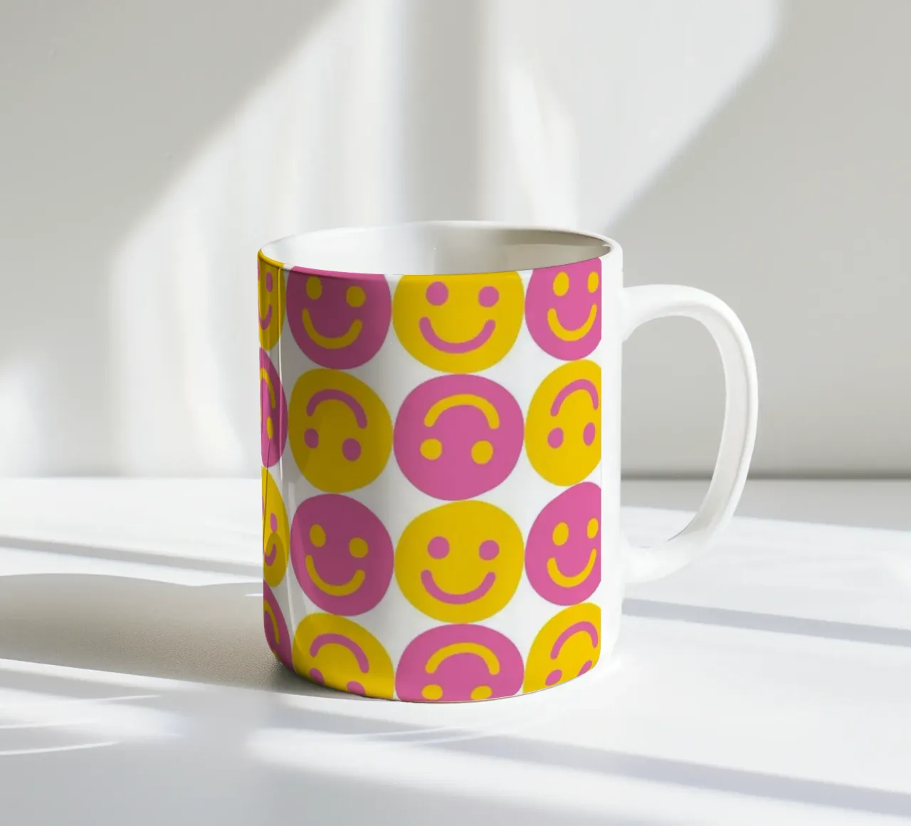 Un sorriso nella vostra giornata tazza in ceramica da The Native State