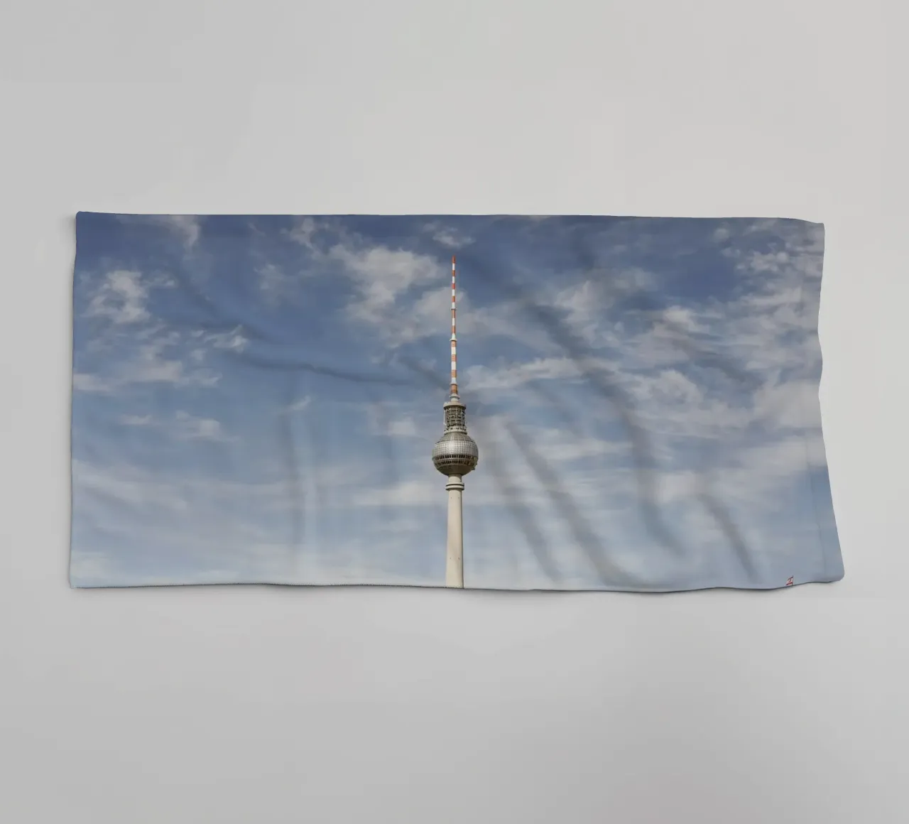 Fernsehturm Berlin Handtuch von art picture